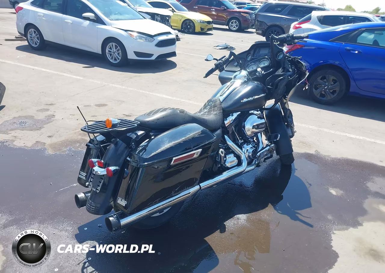 2016 Harley-Davidson Fltrx Road Glide VIN:1HD1KHM16GB635382 - 4
