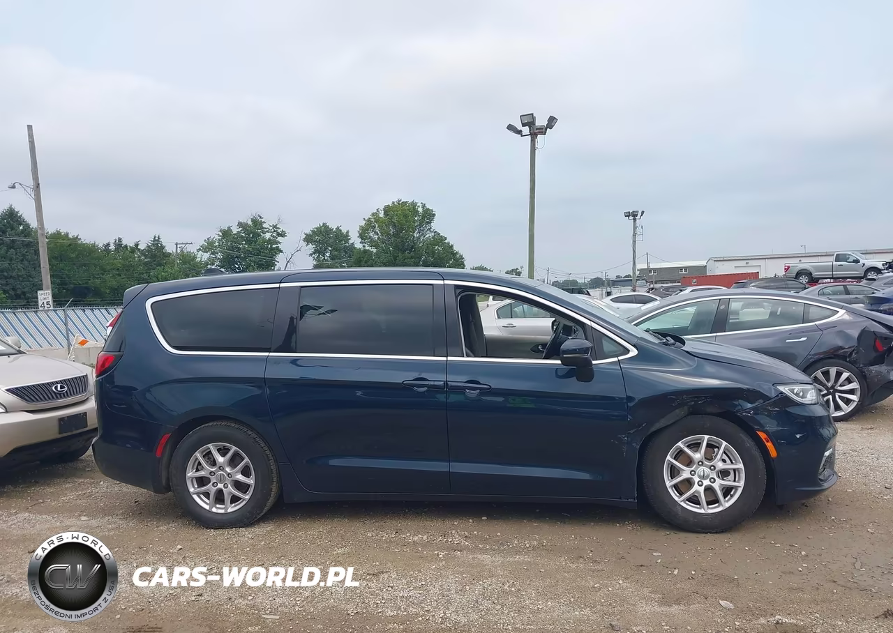 2023 Chrysler Pacifica Touring L VIN:2C4RC1BG5PR631888 - 13