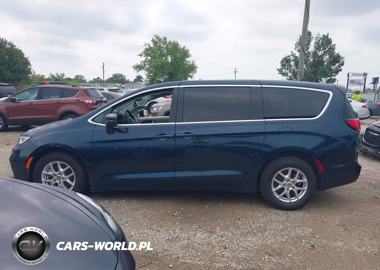 2023 Chrysler Pacifica Touring L VIN:2C4RC1BG5PR631888 - 14