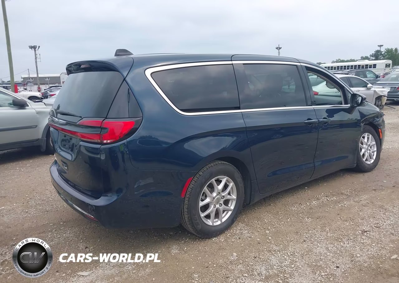 2023 Chrysler Pacifica Touring L VIN:2C4RC1BG5PR631888 - 4