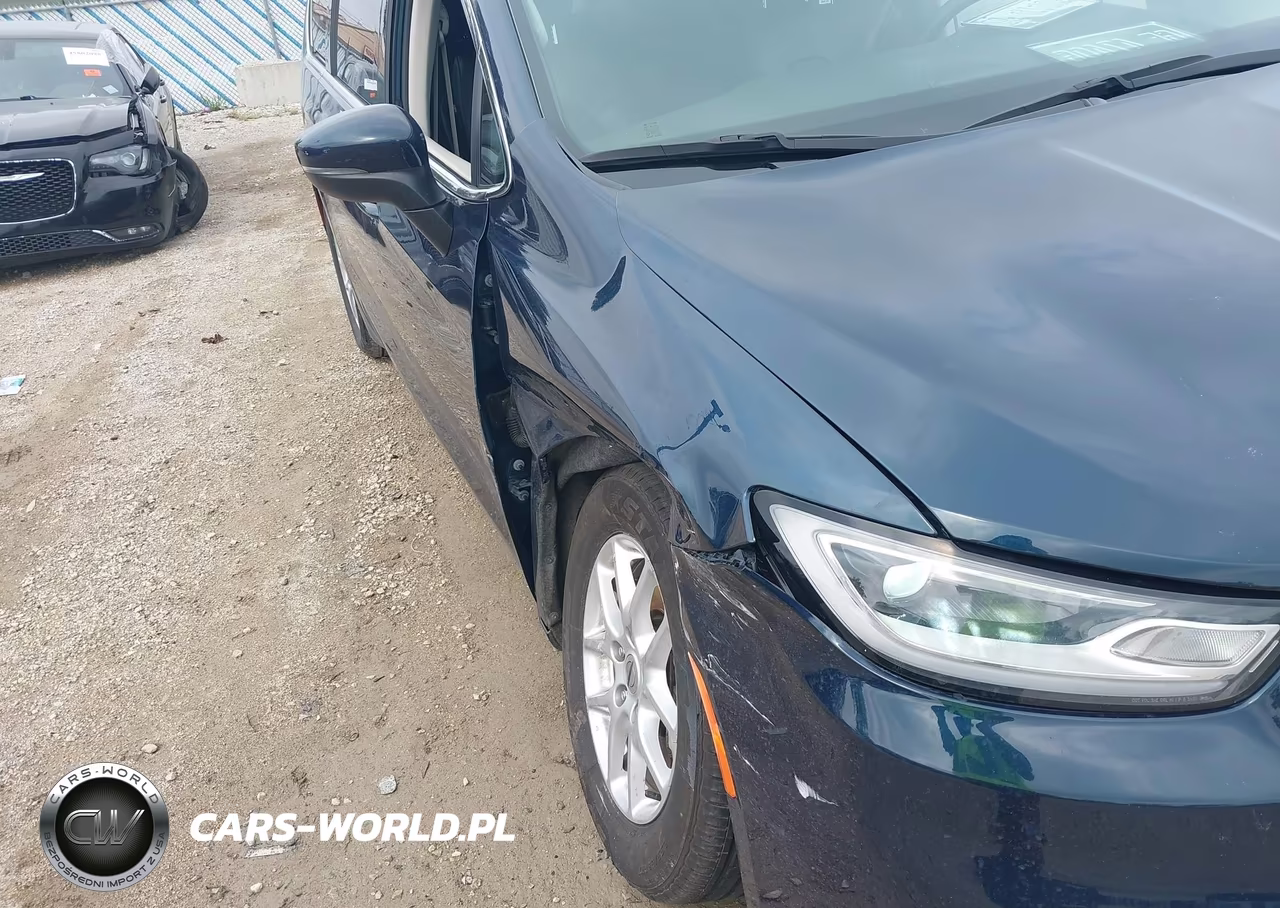 2023 Chrysler Pacifica Touring L VIN:2C4RC1BG5PR631888 - 6