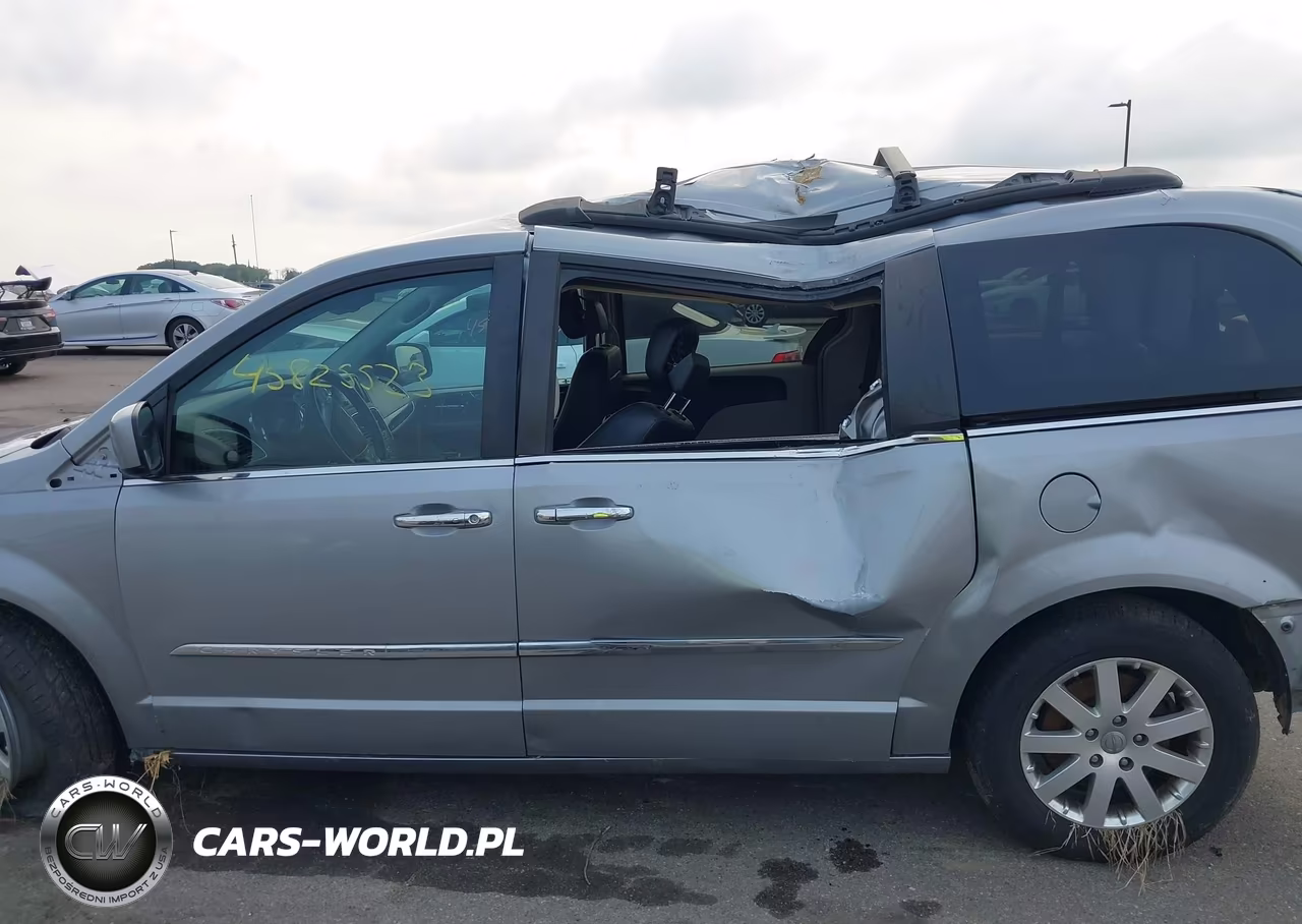 2016 Chrysler Town & Country Touring VIN:2C4RC1BG5GR120570 - 13