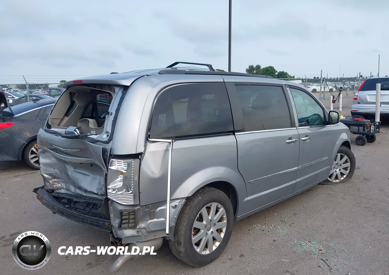 2016 Chrysler Town & Country Touring VIN:2C4RC1BG5GR120570 - 4