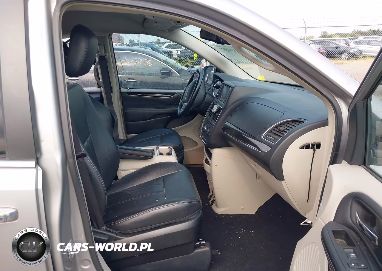2016 Chrysler Town & Country Touring VIN:2C4RC1BG5GR120570 - 5