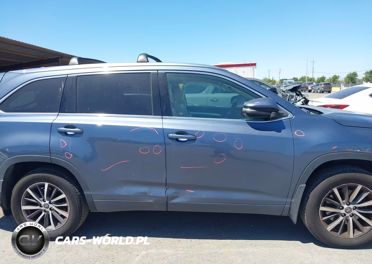 2018 Toyota Highlander Xle VIN:5TDJZRFH8JS850274 - 13