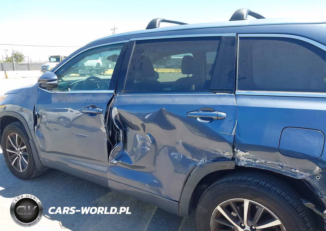 2018 Toyota Highlander Xle VIN:5TDJZRFH8JS850274 - 14