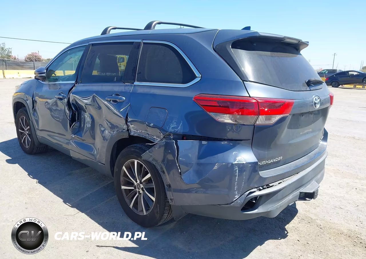 2018 Toyota Highlander Xle VIN:5TDJZRFH8JS850274 - 3