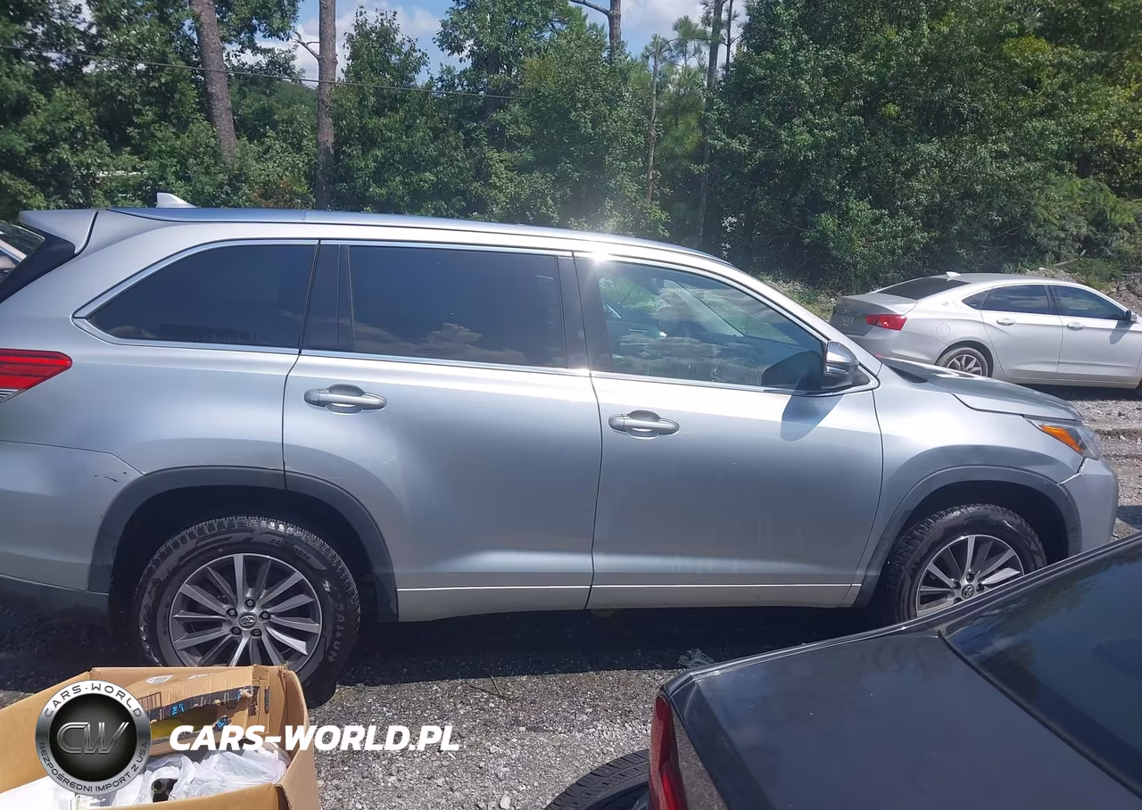 2017 Toyota Highlander Xle VIN:5TDKZRFH9HS521355 - 14