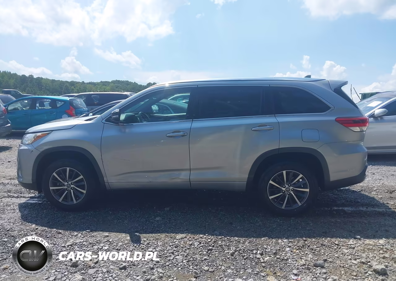 2017 Toyota Highlander Xle VIN:5TDKZRFH9HS521355 - 15