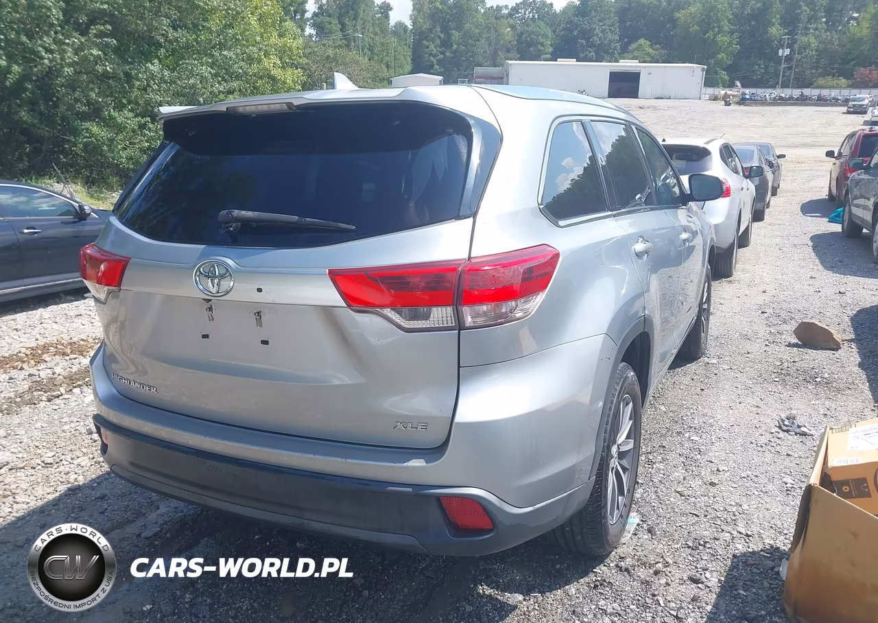 2017 Toyota Highlander Xle VIN:5TDKZRFH9HS521355 - 4