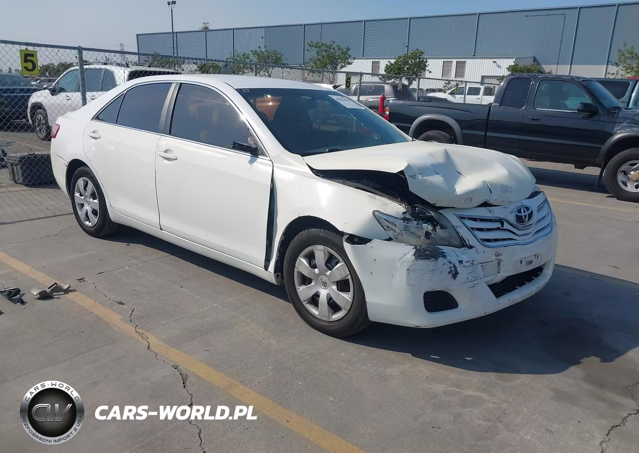 2011 Toyota Camry Le – zdjęcie 1 z 17