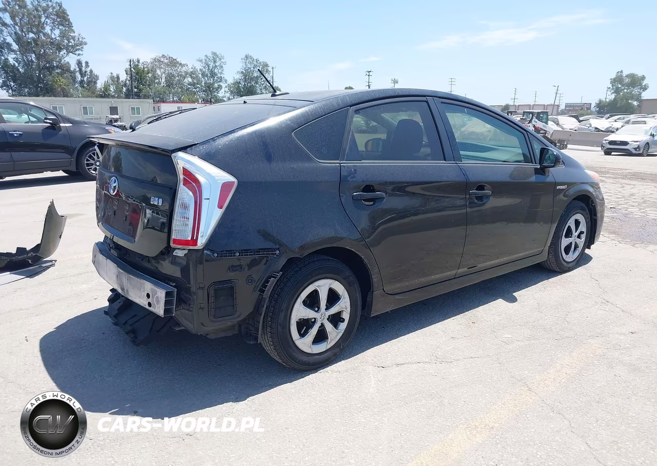 2014 Toyota Prius Three VIN:JTDKN3DU0E1749956 - 4