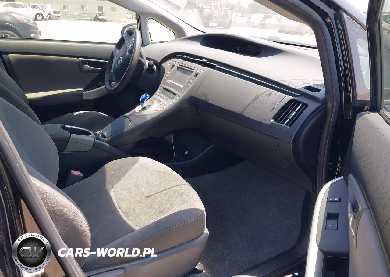 2014 Toyota Prius Three VIN:JTDKN3DU0E1749956 - 5