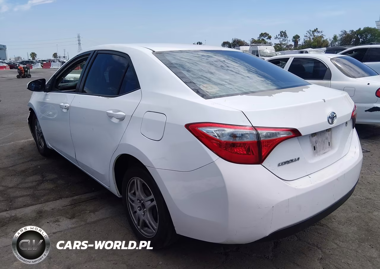 2015 Toyota Corolla L VIN:5YFBURHE5FP328904 - 3
