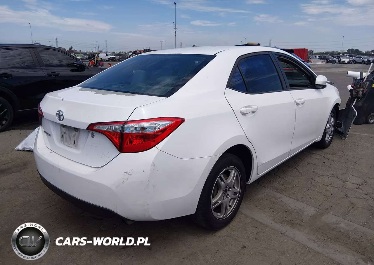 2015 Toyota Corolla L VIN:5YFBURHE5FP328904 - 4