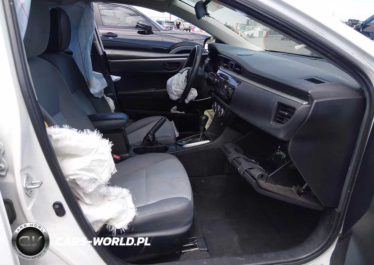 2015 Toyota Corolla L VIN:5YFBURHE5FP328904 - 5