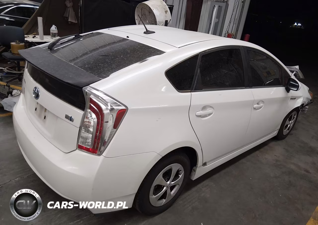 2013 Toyota Prius Four VIN:JTDKN3DU9D5563274 - 4