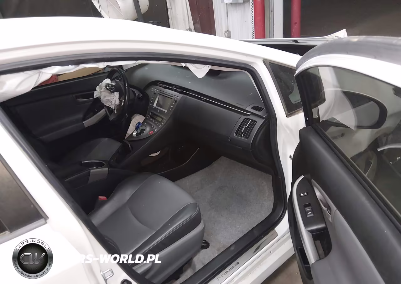 2013 Toyota Prius Four VIN:JTDKN3DU9D5563274 - 5