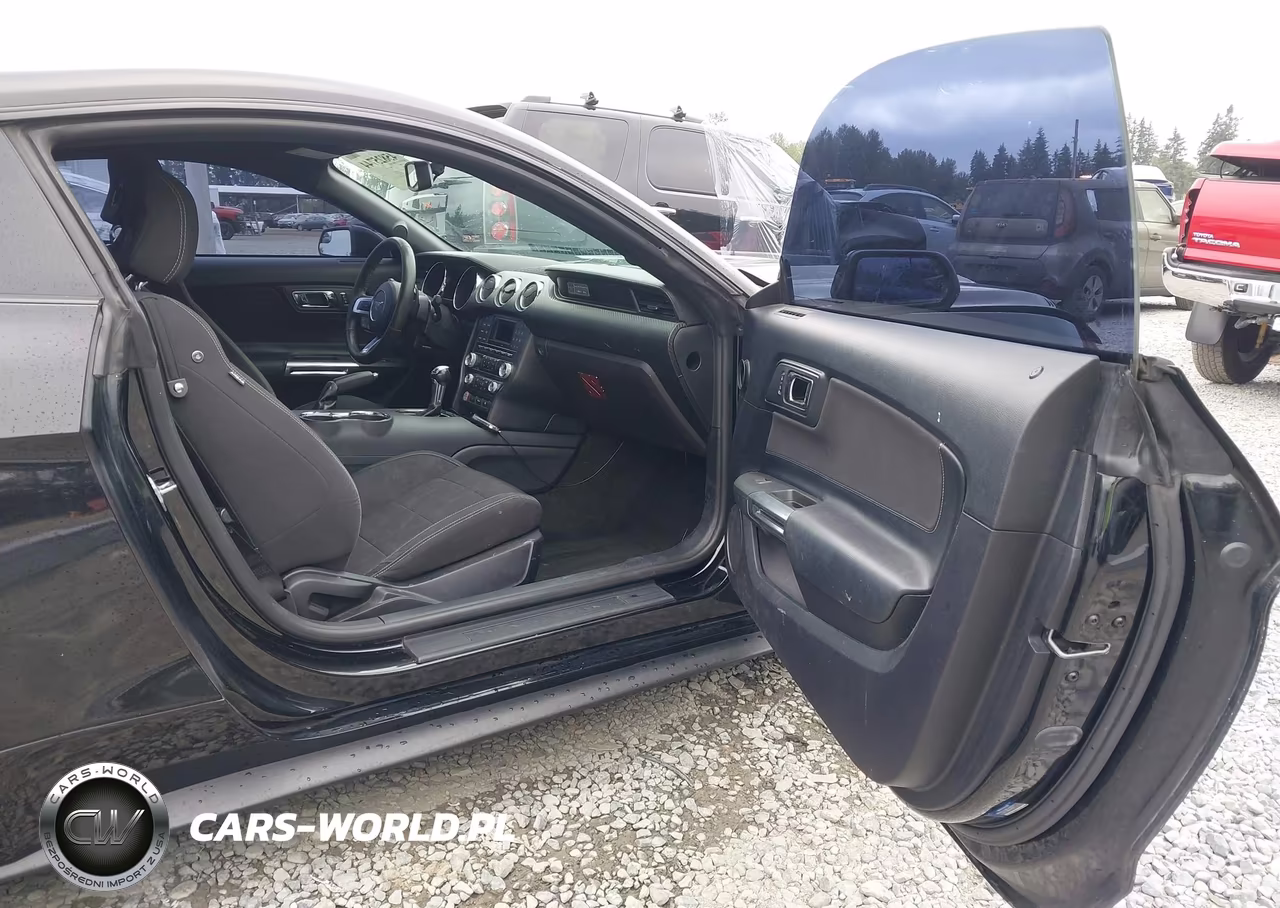 2016 Ford Mustang V6 VIN:1FA6P8AM9G5240981 - 5