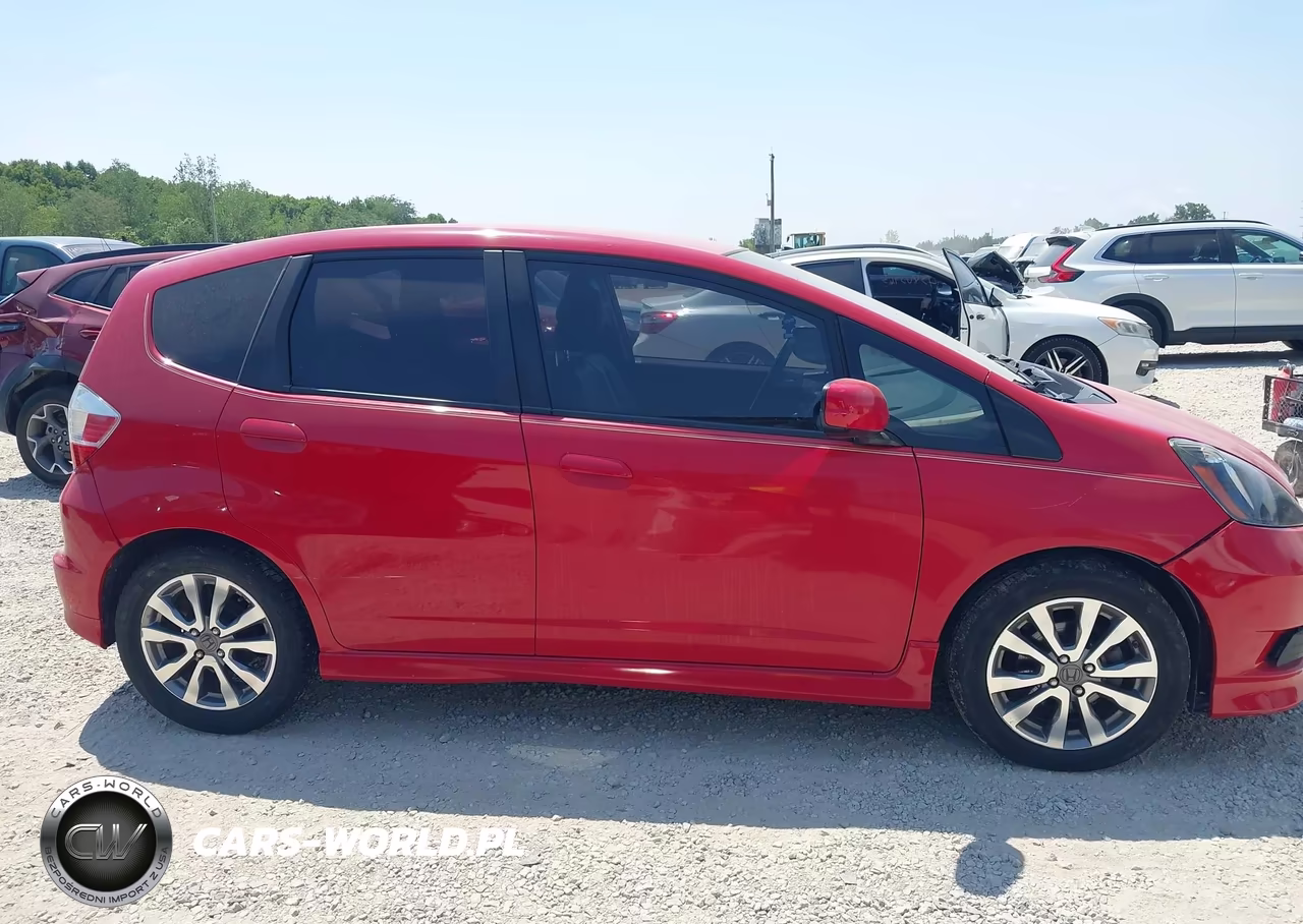 2013 Honda Fit Sport VIN:JHMGE8H51DC041447 - 13