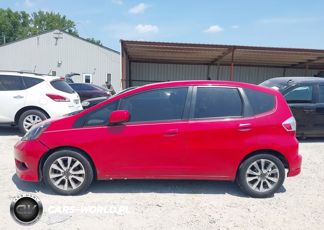 2013 Honda Fit Sport VIN:JHMGE8H51DC041447 - 14