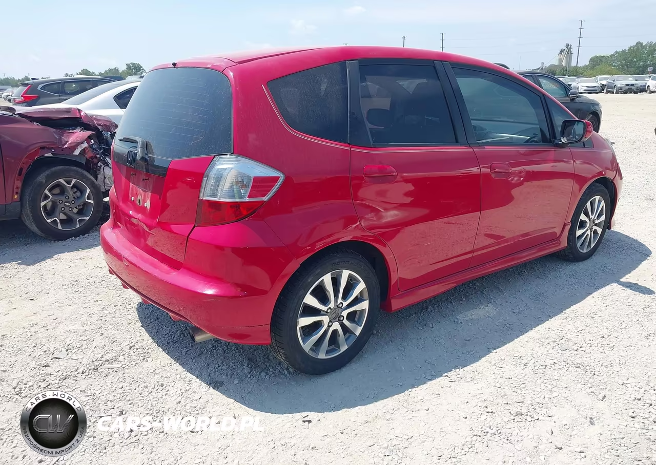 2013 Honda Fit Sport VIN:JHMGE8H51DC041447 - 4