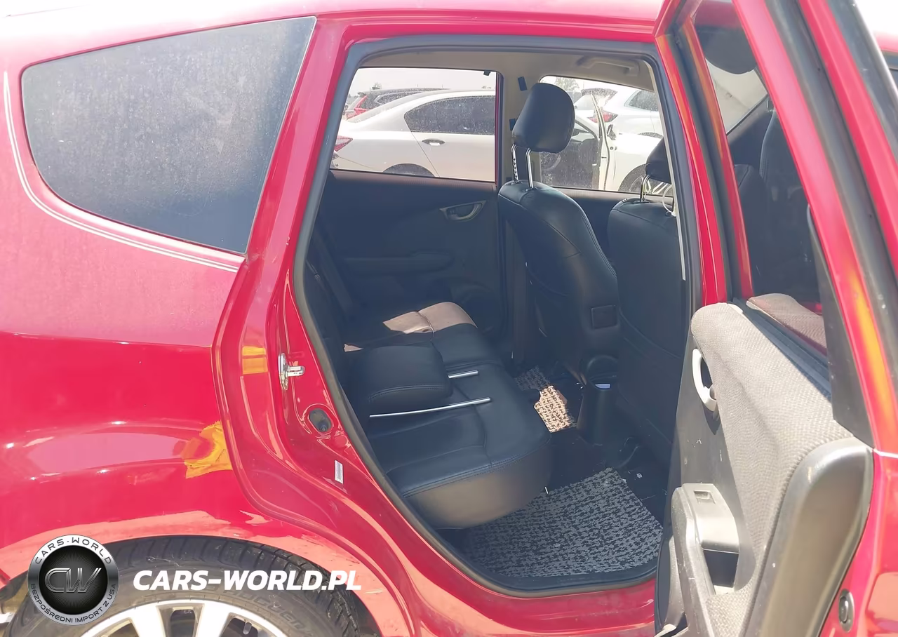 2013 Honda Fit Sport VIN:JHMGE8H51DC041447 - 8