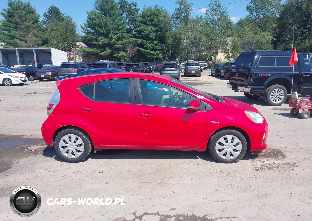 2014 Toyota Prius C Two VIN:JTDKDTB36E1568387 - 13