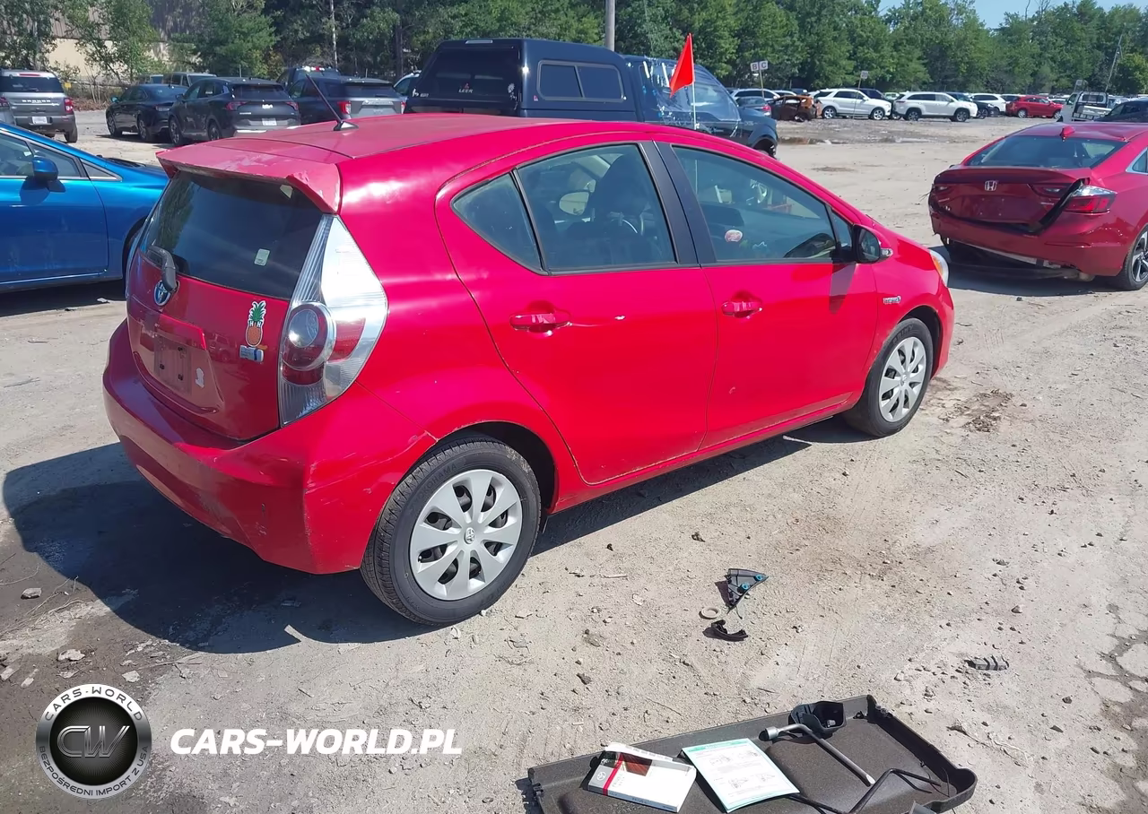 2014 Toyota Prius C Two VIN:JTDKDTB36E1568387 - 4