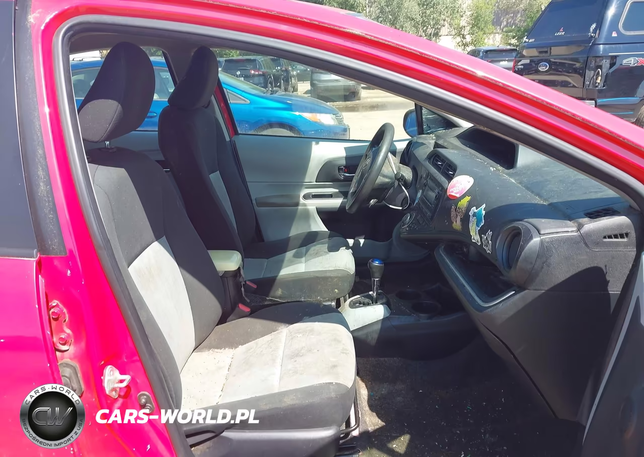 2014 Toyota Prius C Two VIN:JTDKDTB36E1568387 - 5