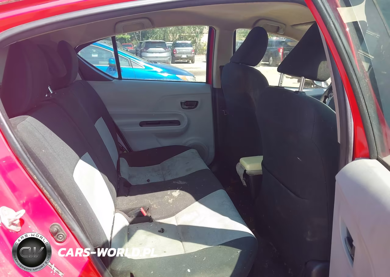 2014 Toyota Prius C Two VIN:JTDKDTB36E1568387 - 8