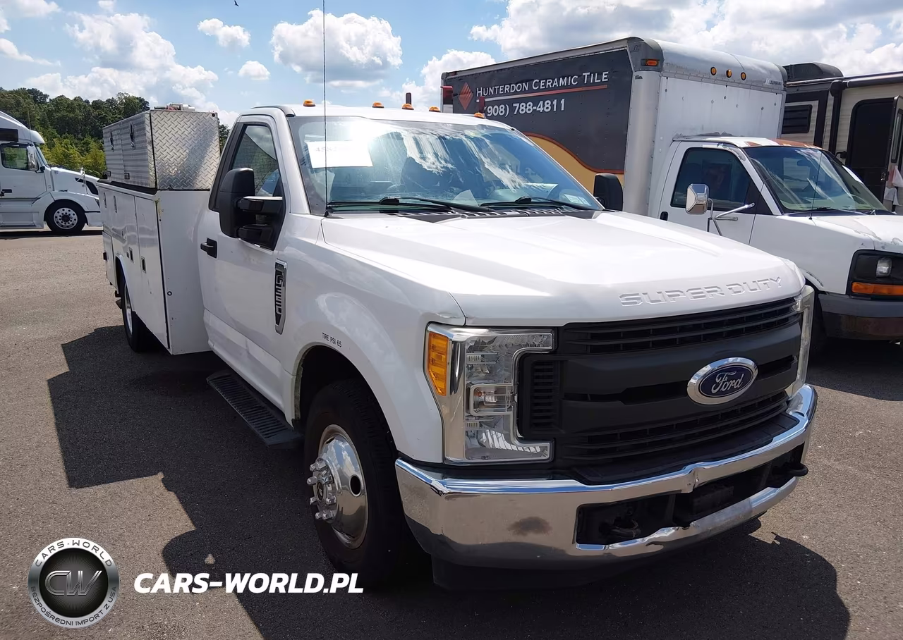 2017 Ford F-350 Chassis Xl
