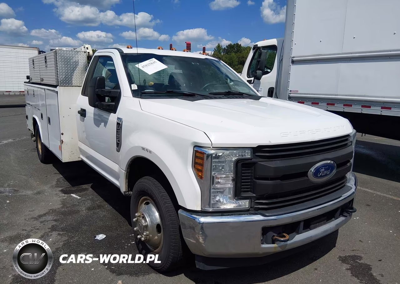 2019 Ford F-350 Chassis Xl