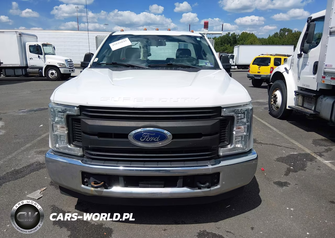 2019 Ford F-350 Chassis Xl VIN:1FDRF3G6XKEF58876 - 12