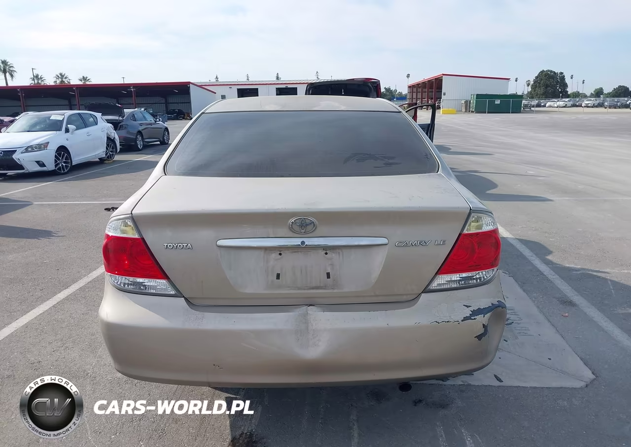 2005 Toyota Camry Le VIN:4T1BE32K95U508618 - 15