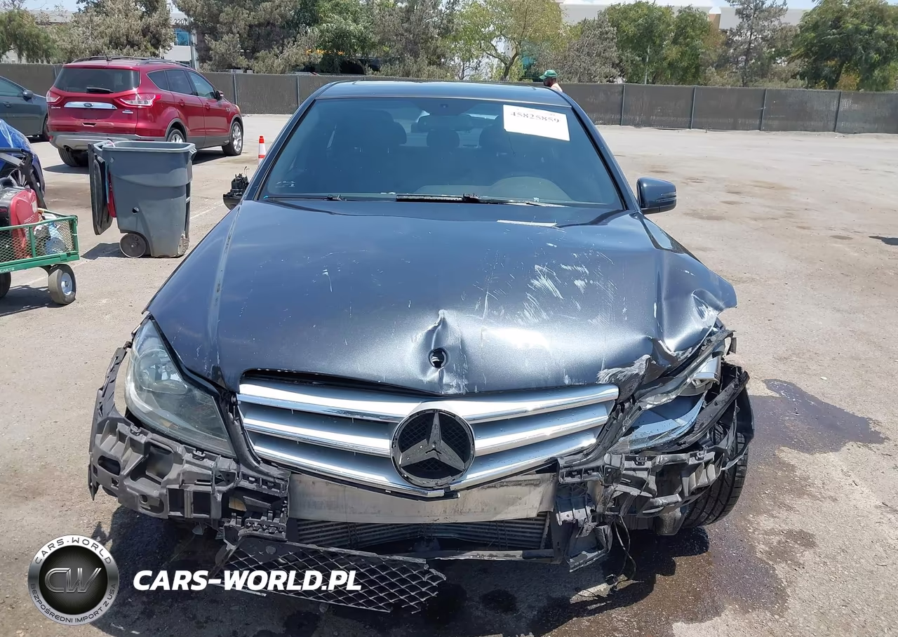 2013 Mercedes-Benz C 250 Sport VIN:WDDGF4HB1DR268265 - 13