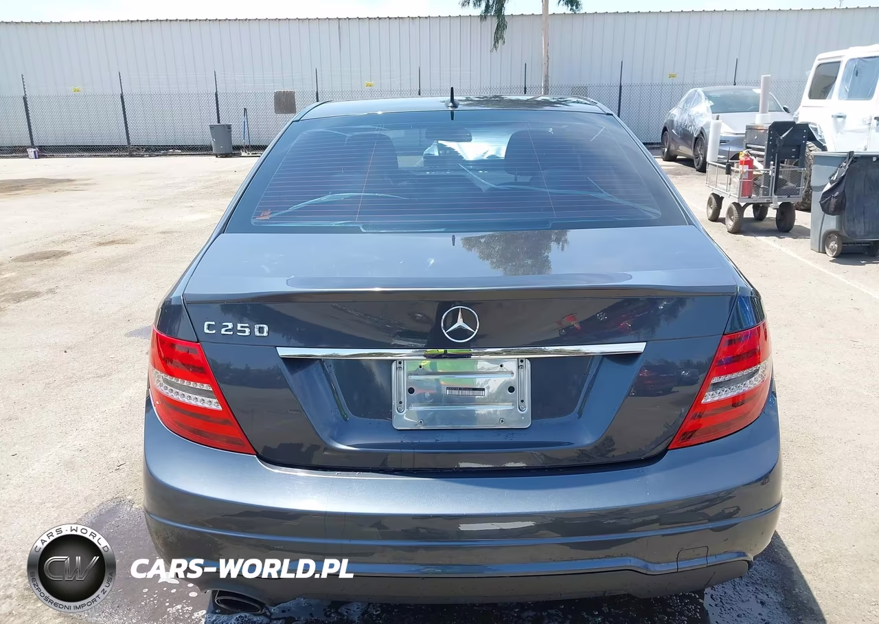 2013 Mercedes-Benz C 250 Sport VIN:WDDGF4HB1DR268265 - 17