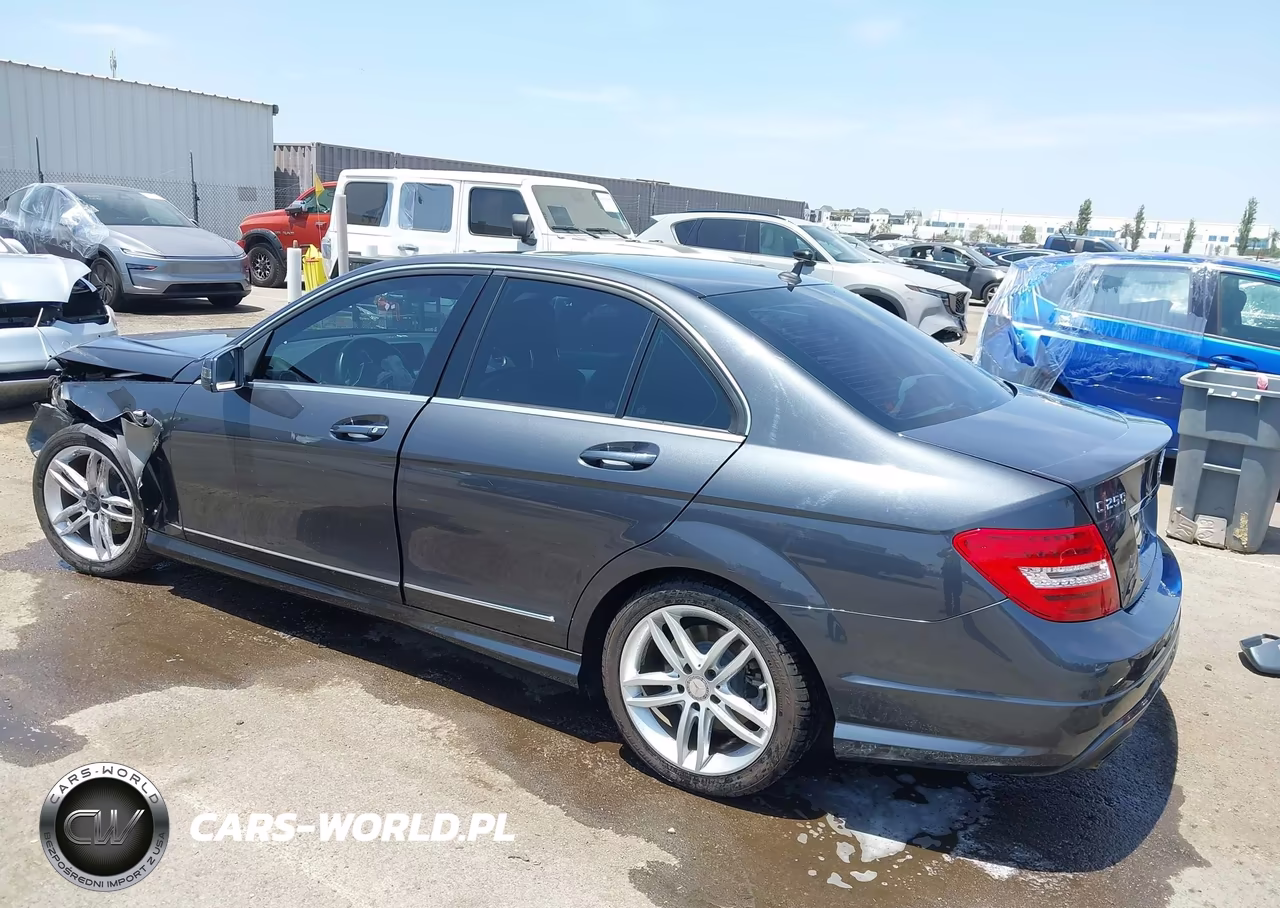 2013 Mercedes-Benz C 250 Sport VIN:WDDGF4HB1DR268265 - 3