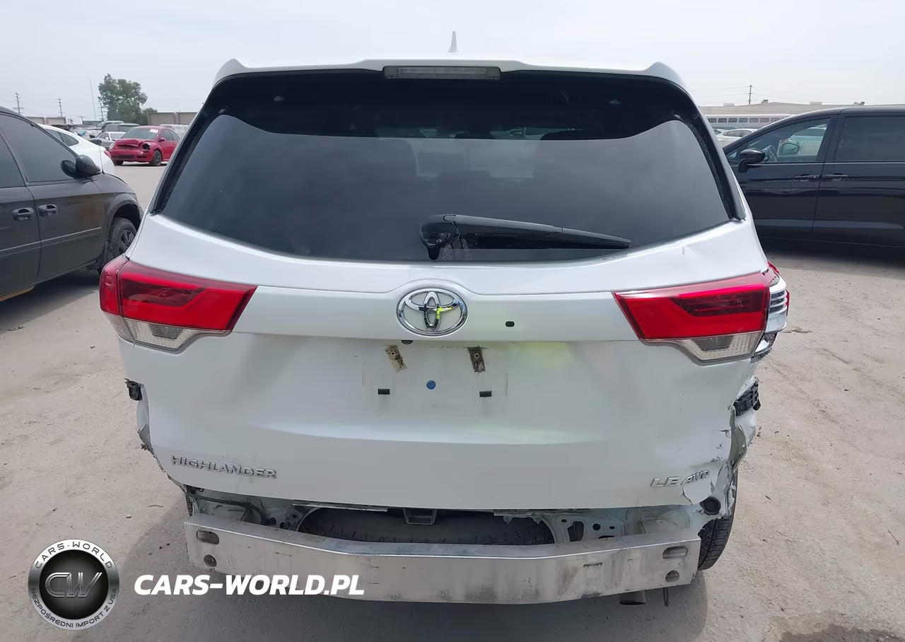 2018 Toyota Highlander Le Plus VIN:5TDBZRFH9JS494079 - 16
