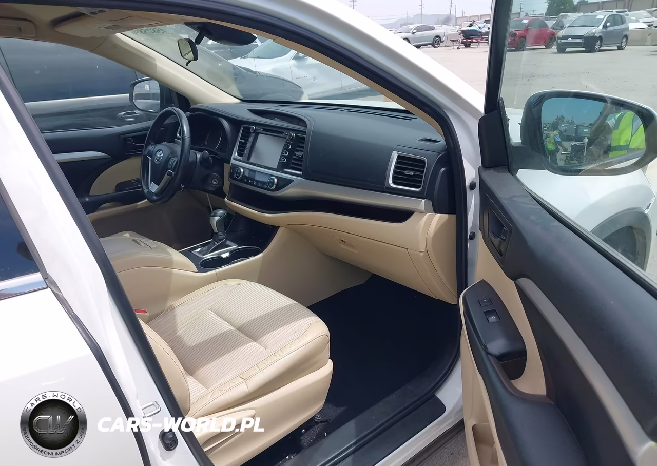 2018 Toyota Highlander Le Plus VIN:5TDBZRFH9JS494079 - 5