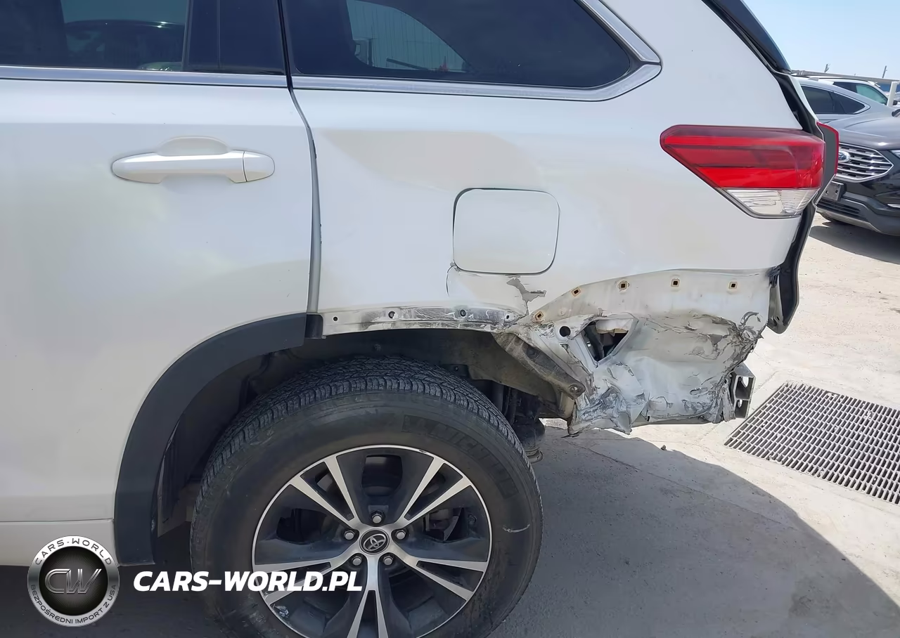 2018 Toyota Highlander Le Plus VIN:5TDBZRFH9JS494079 - 6