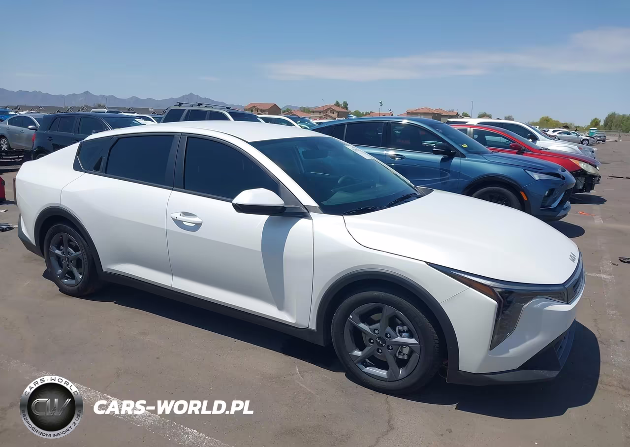 2026 Kia K4 Lxs VIN:3KPFT4DE8TE289283 - 1