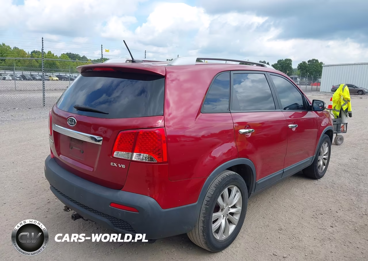 2011 Kia Sorento Ex V6 VIN:5XYKU4A29BG071621 - 4