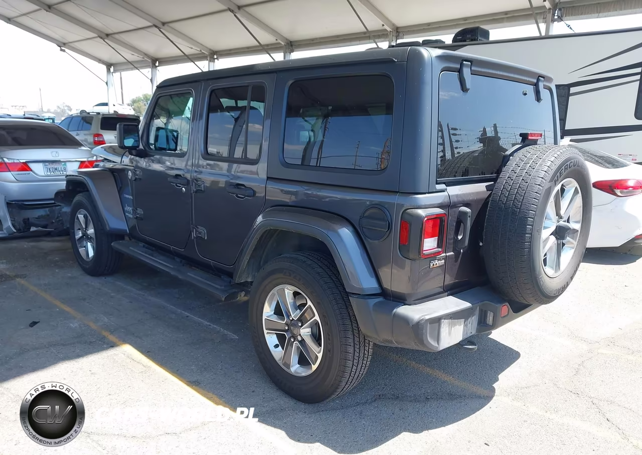 2021 Jeep Wrangler Unlimited Sahara 4X4 VIN:1C4HJXEN4MW634752 - 3