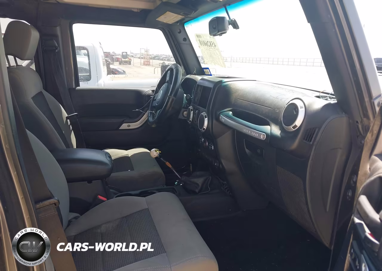 2016 Jeep Wrangler Unlimited Rubicon VIN:1C4BJWFG7GL179322 - 5