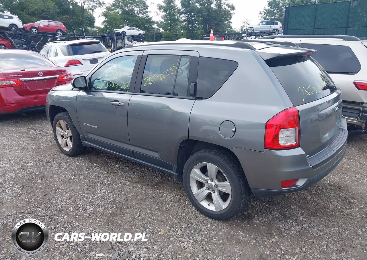 2012 Jeep Compass Latitude VIN:1C4NJCEA7CD589681 - 3