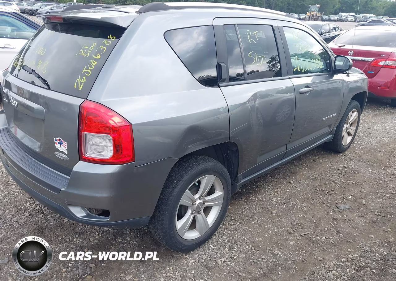 2012 Jeep Compass Latitude VIN:1C4NJCEA7CD589681 - 4
