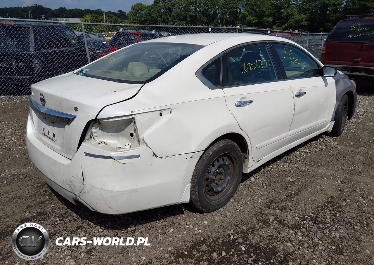 2015 Nissan Altima 2.5 S VIN:1N4AL3AP2FC106858 - 4
