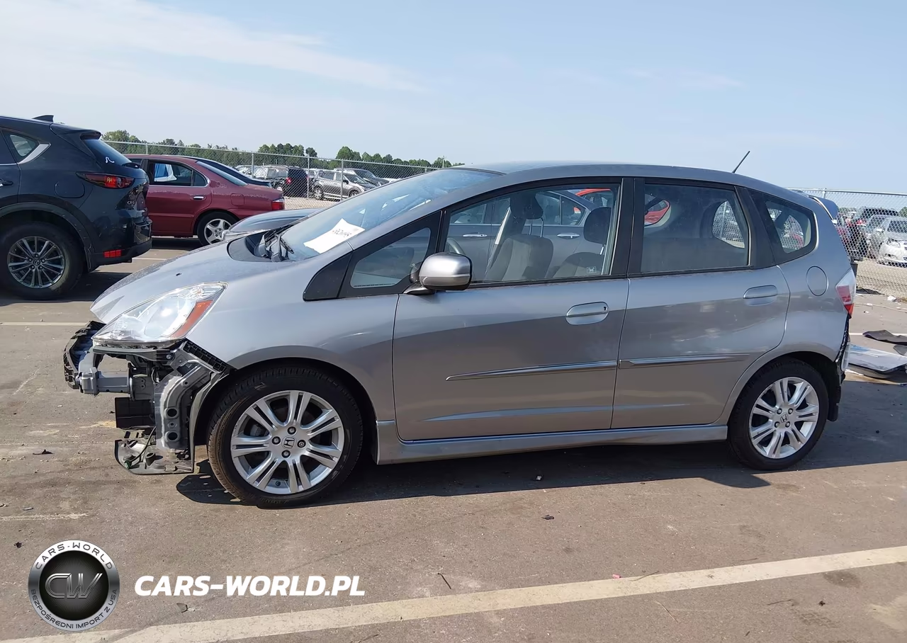 2010 Honda Fit Sport VIN:JHMGE8H49AC012880 - 15