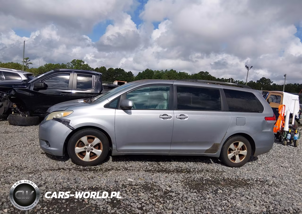 2011 Toyota Sienna Le V6 VIN:5TDKK3DC9BS156269 - 13